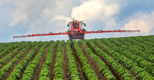 Price-fixing for pesticides: agricultural cartel against farmers