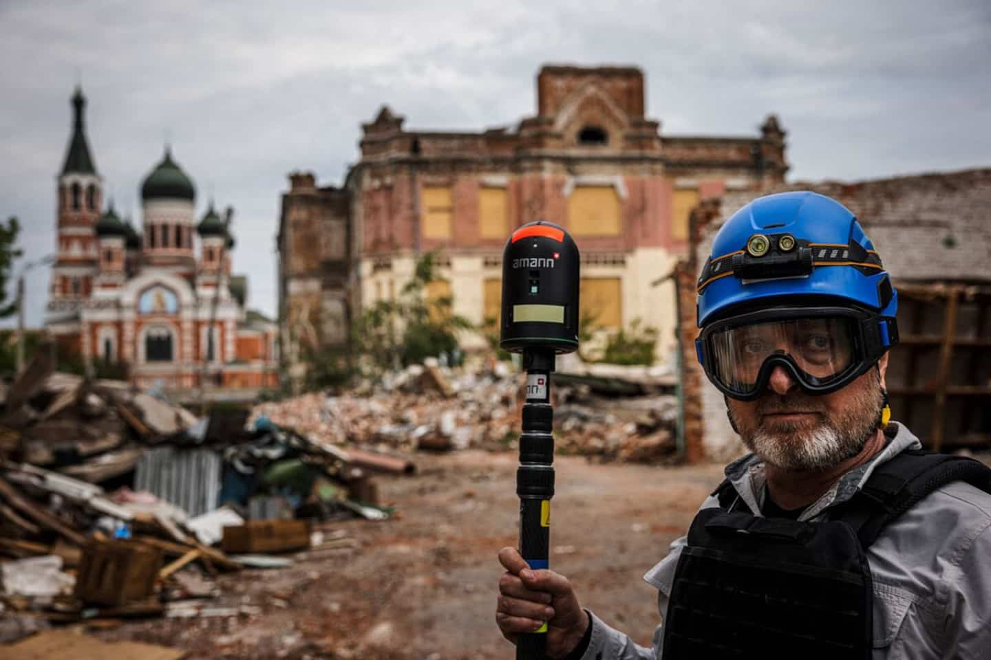 In Ukraine, the race to "memorize" historic buildings