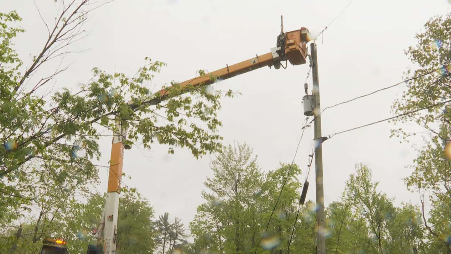 More than 2,000 Hydro workers still on the ground to reconnect Quebec