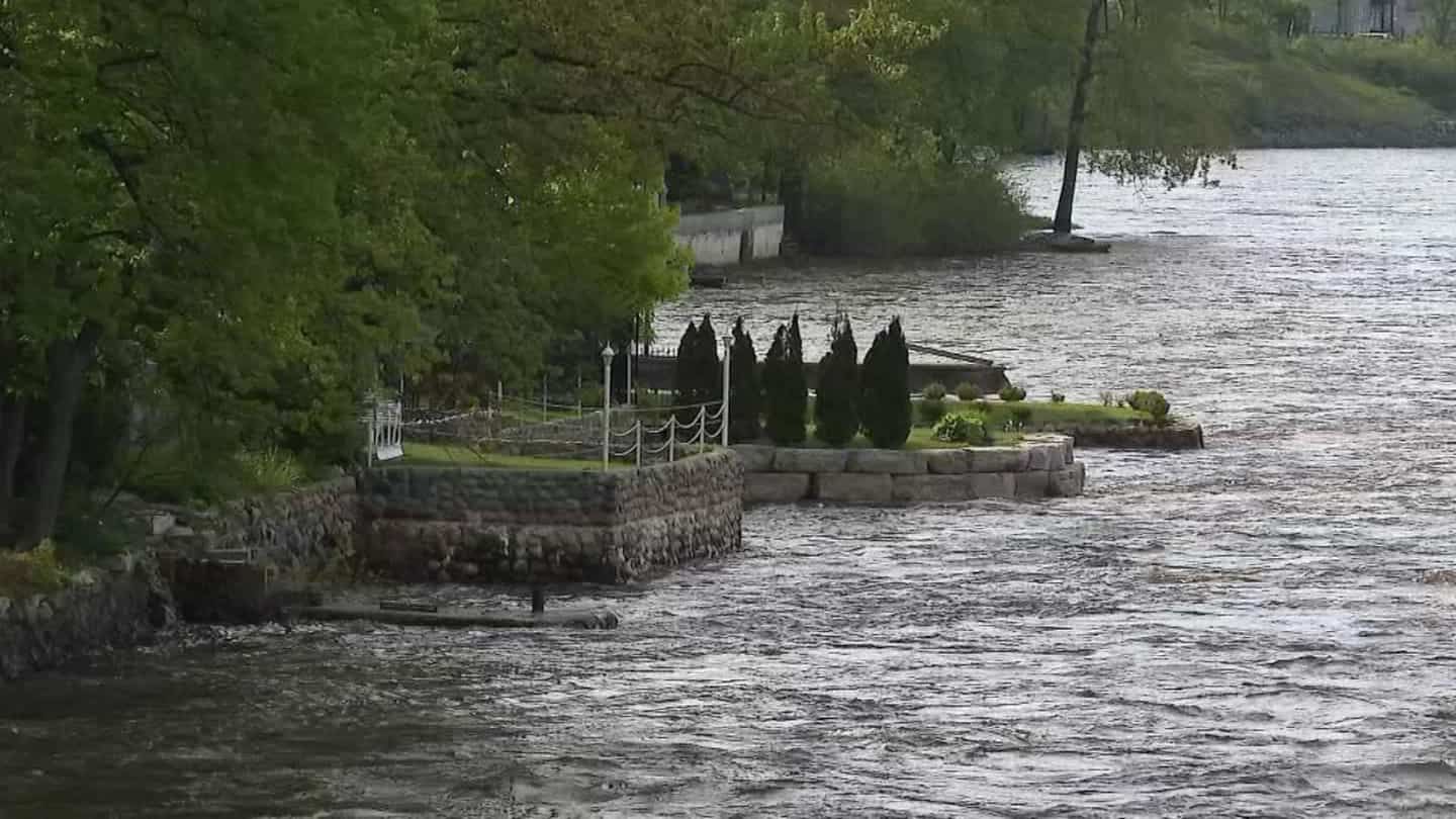 Water in the Gatineau River continues to rise