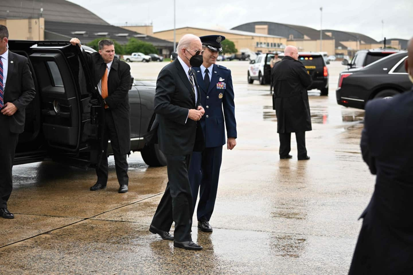 Biden goes to Uvalde, to soothe the suffering of a city traumatized by a massacre