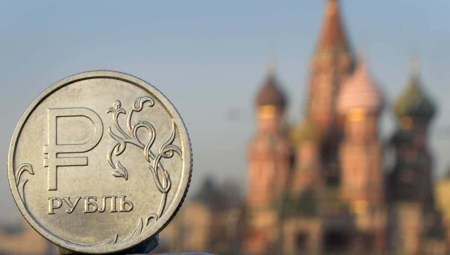 Moscow pays debts in dollars in rubles and denounces the “farce” of a default