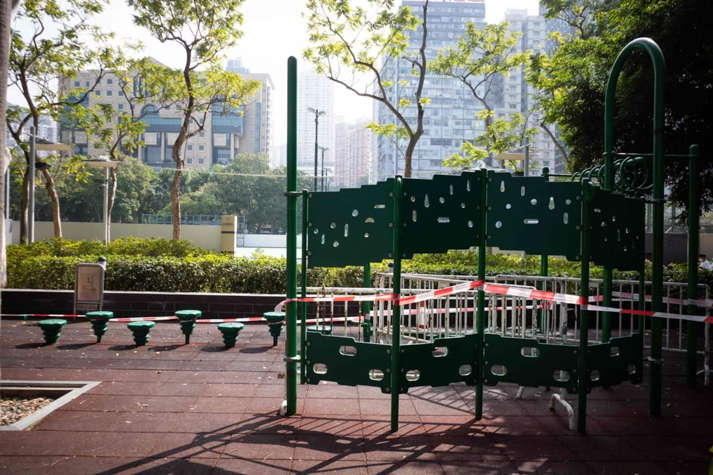 Hong Kong: Police close iconic park on eve of Tiananmen anniversary