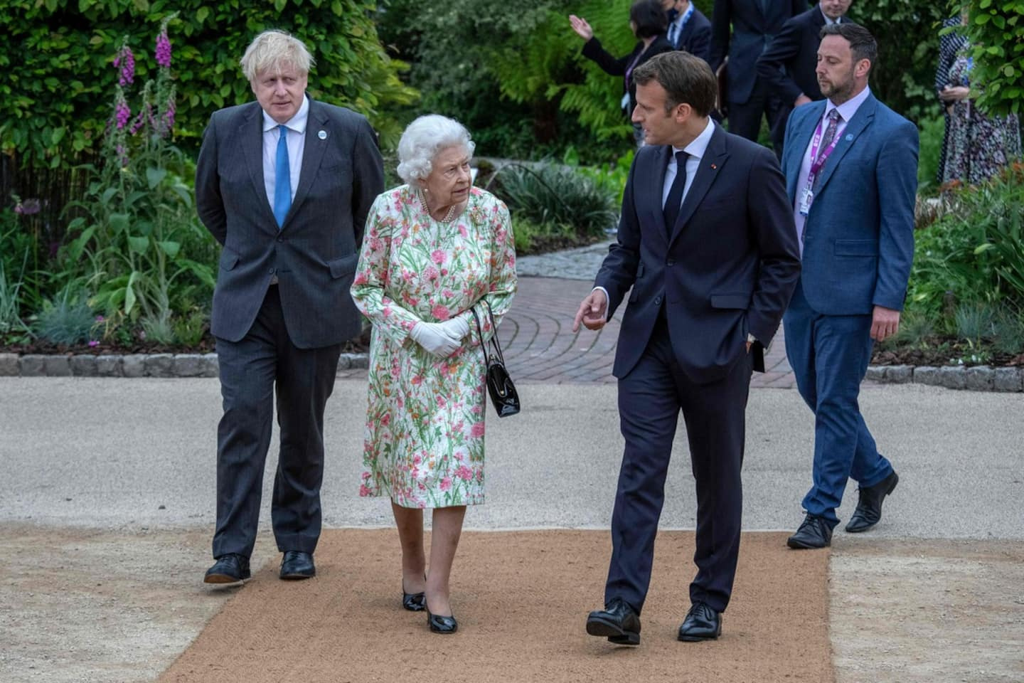 Macron hails Elizabeth II's "dedication" to Franco-British "friendship"