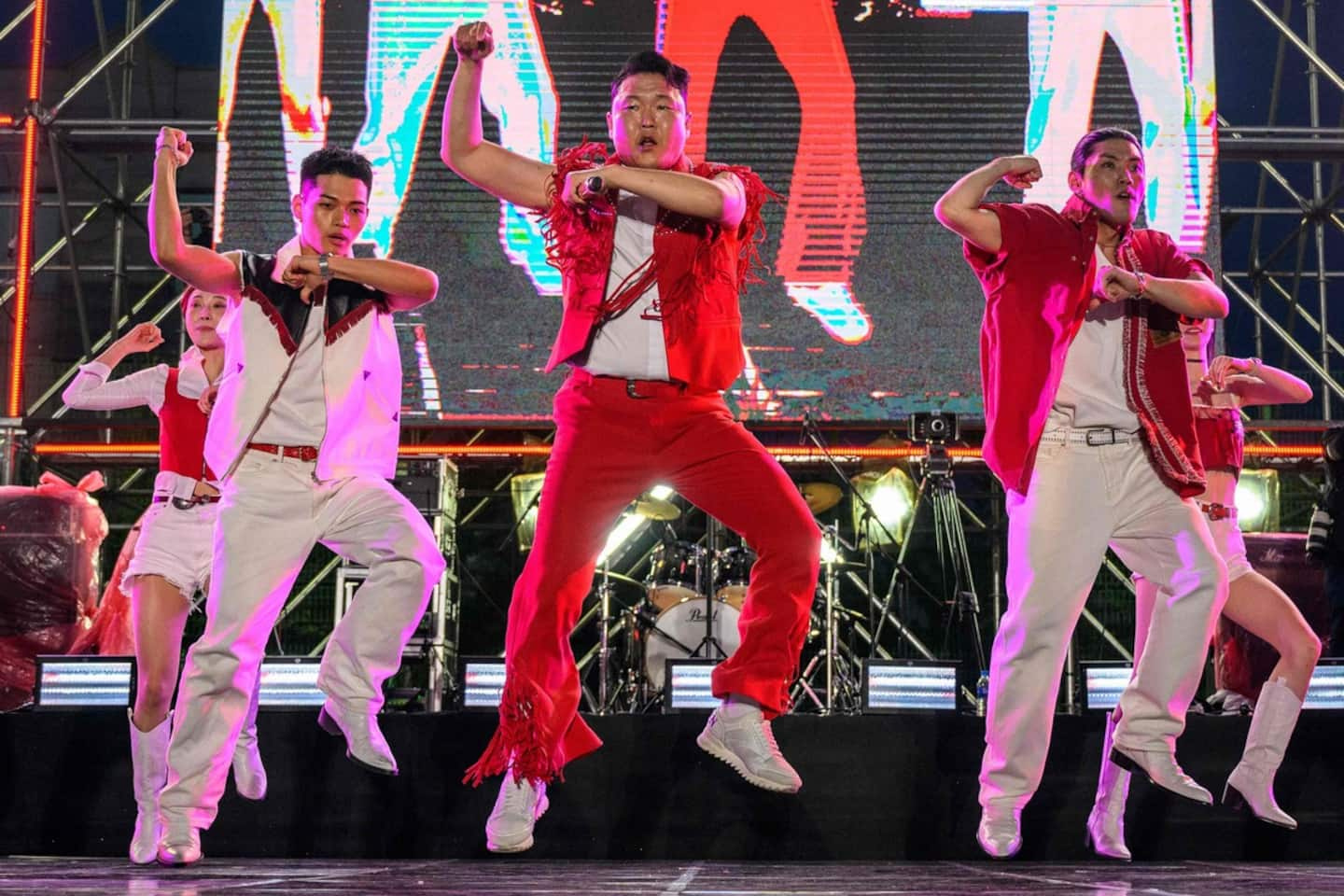 Ten years after “Gangnam Style”, the South Korean singer Psy “happier than ever”