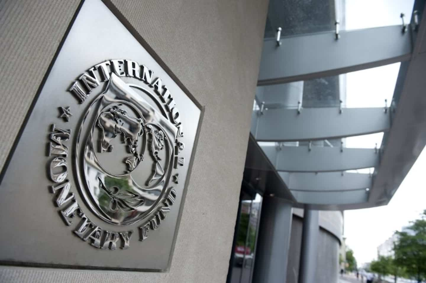 US on 'narrow path to avoid recession', IMF says