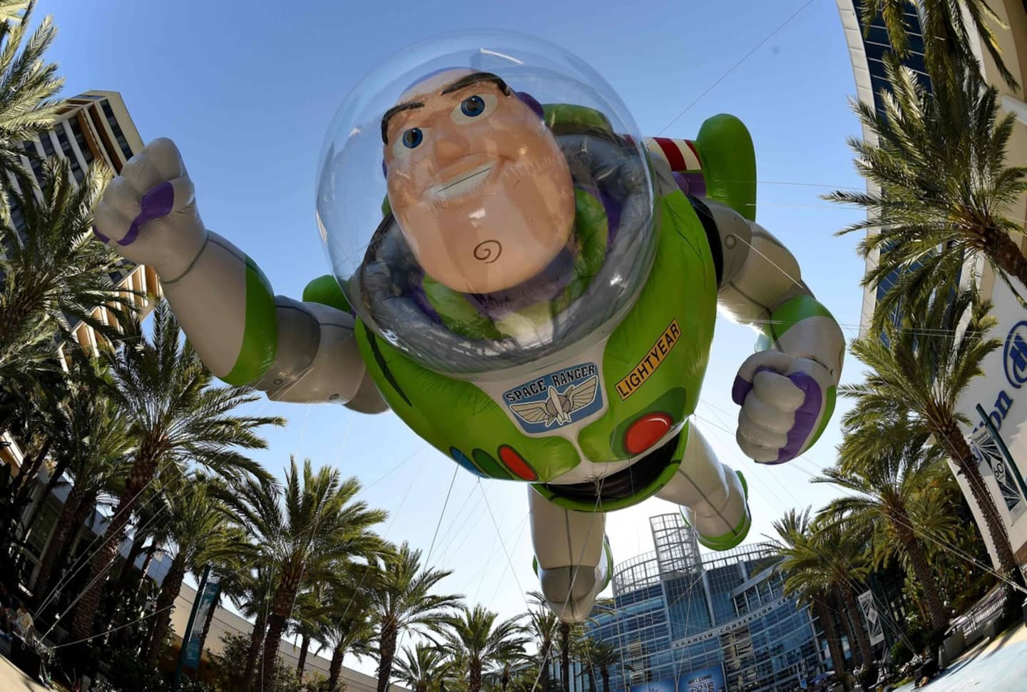"Buzz Lightyear" and its kiss between two women banned in a dozen countries