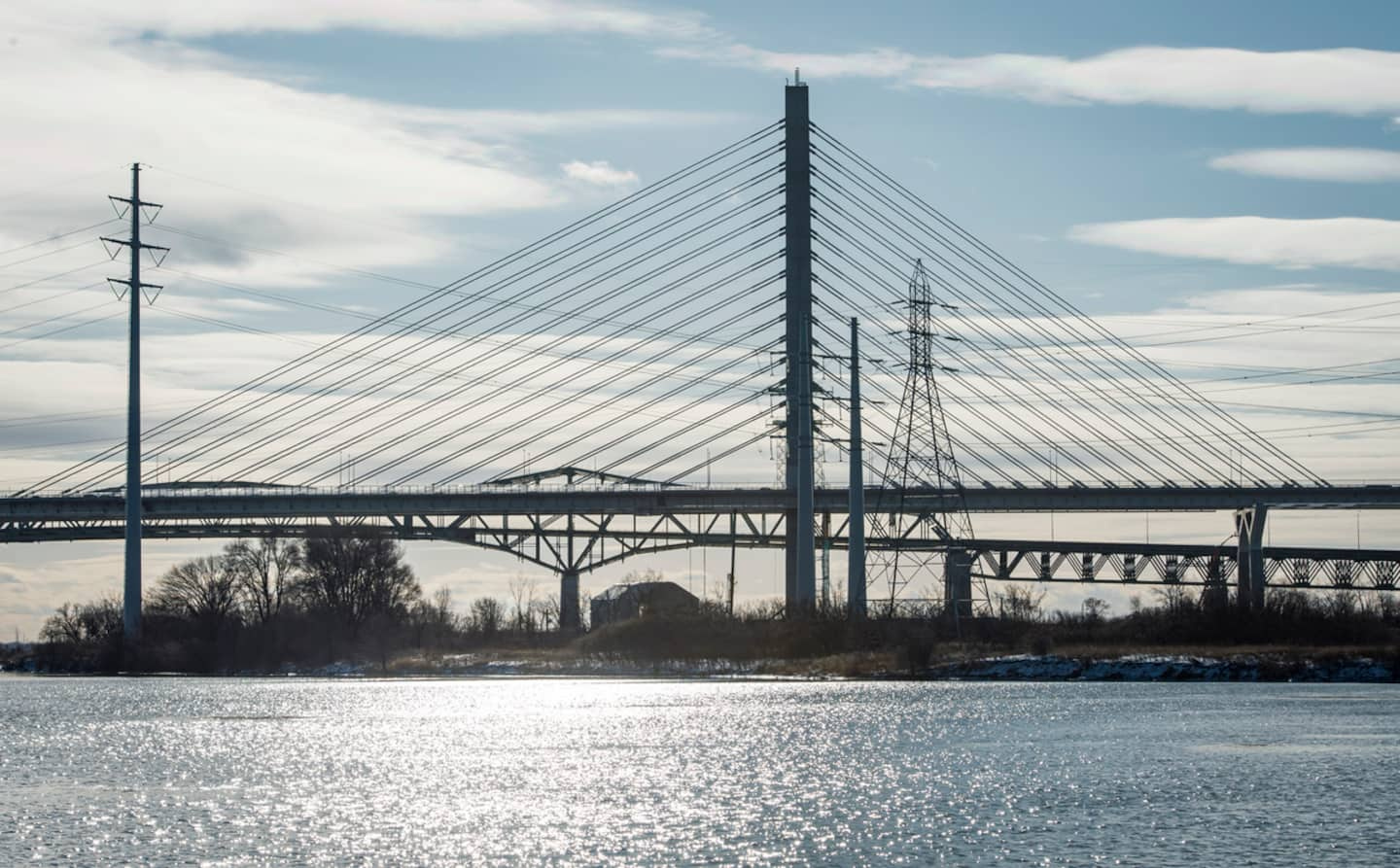 Samuel-De Champlain Bridge: major hindrance after a serious collision