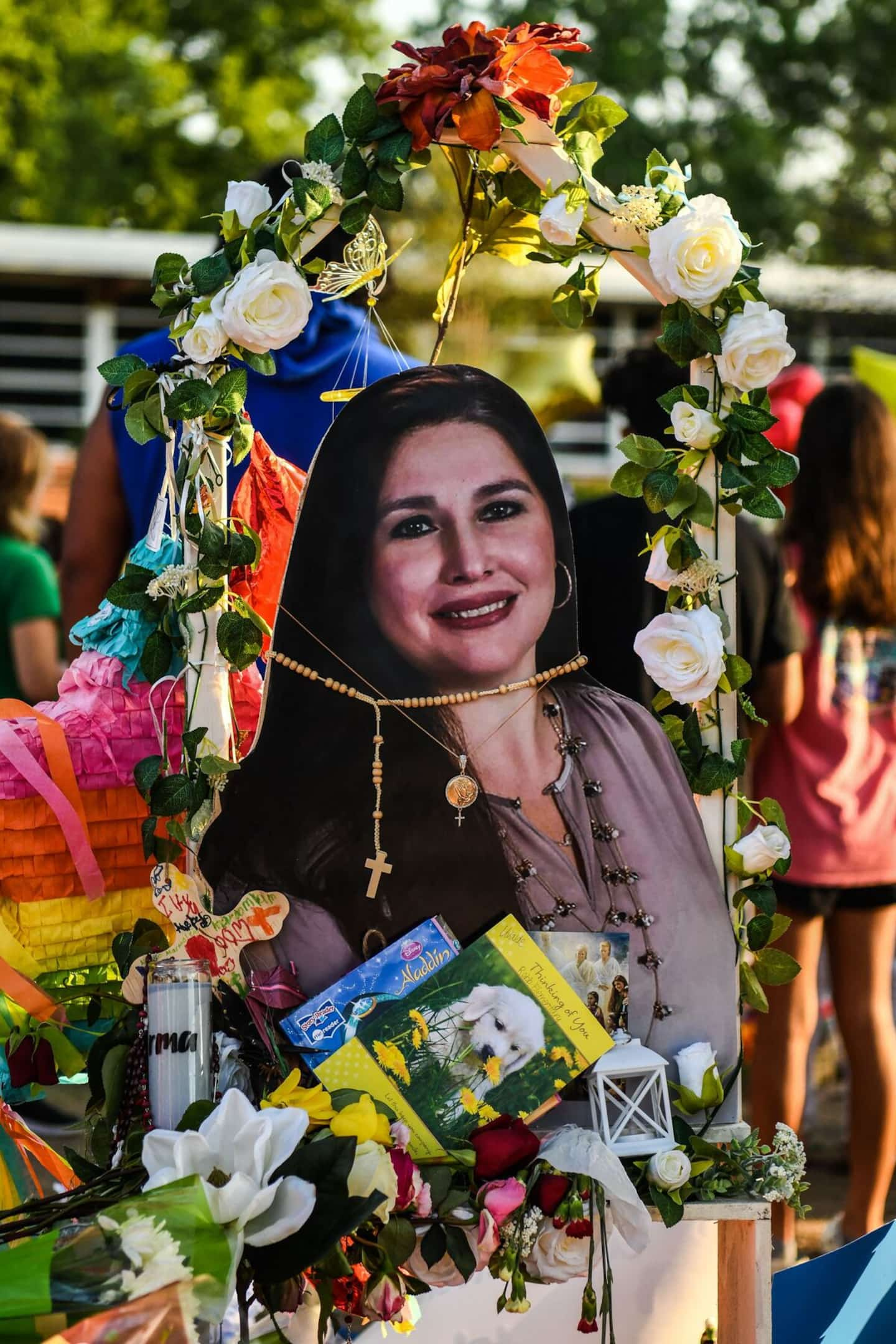 In Uvalde bereaved, ceremony in memory of a teacher killed during the shooting