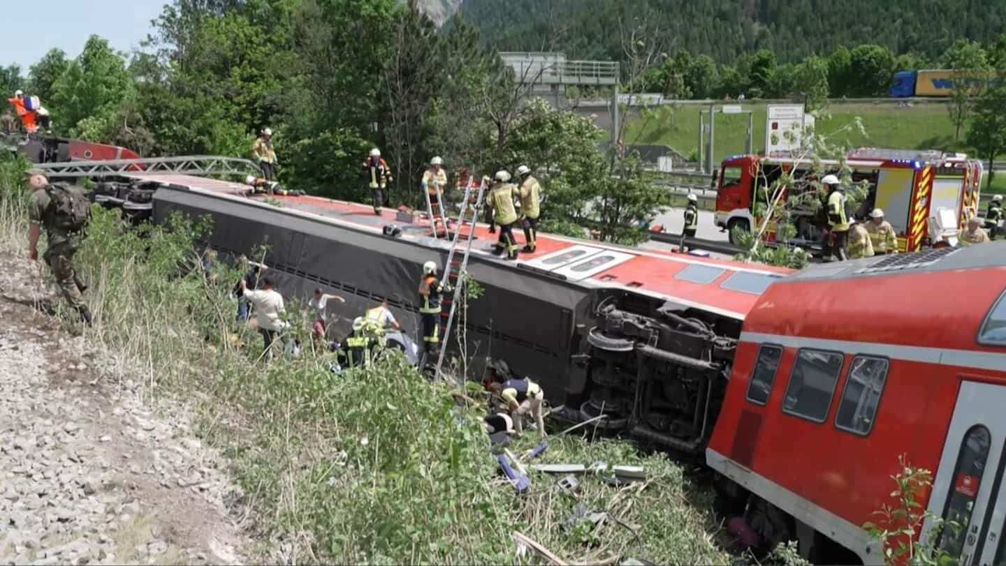 [PHOTOS] At least three dead in a train derailment in Bavaria