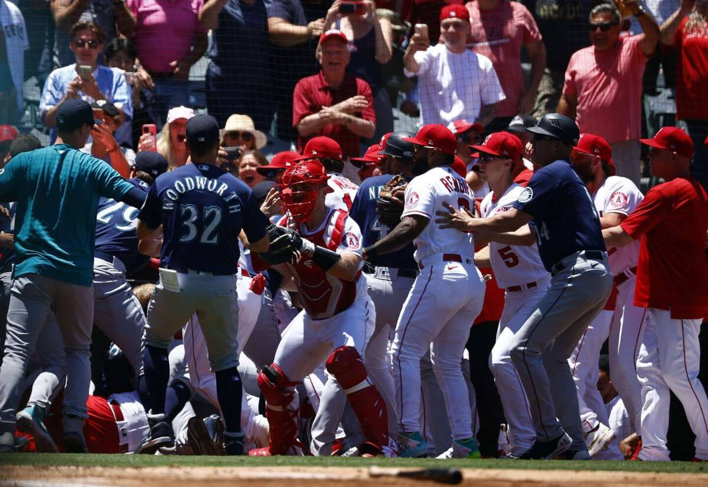 General battle between the Angels and the Mariners: Several suspensions issued by major league baseball