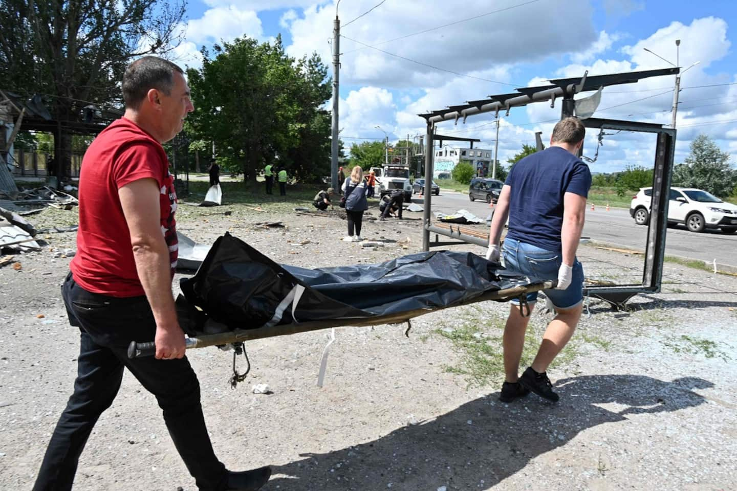Ukraine: five dead and seven injured in the bombing of a bus stop in the south