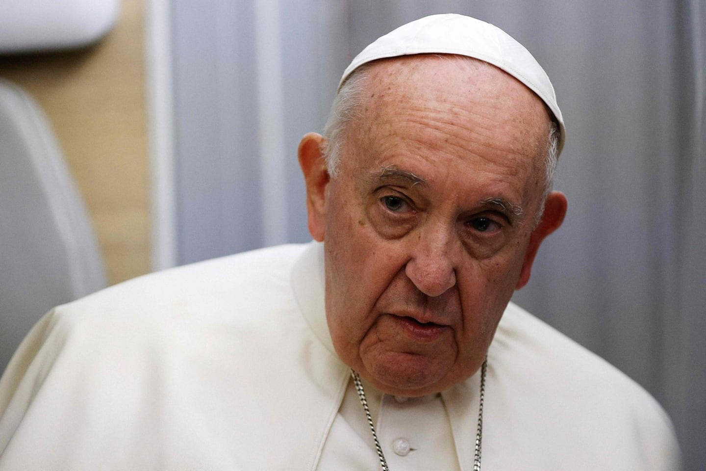 The Pope, diminished, admits that he will no longer be able to “travel at the same pace”