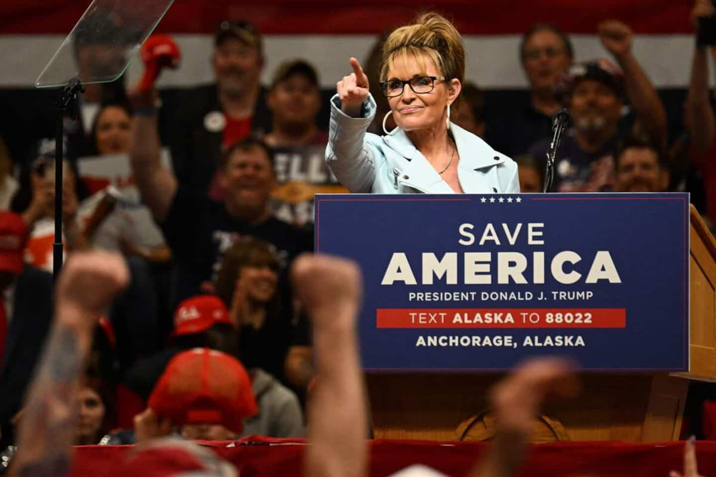 Trump campaigns in Alaska for his trailblazer Sarah Palin