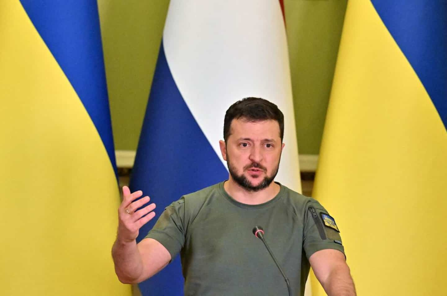 Zelensky fires his attorney general and security chief