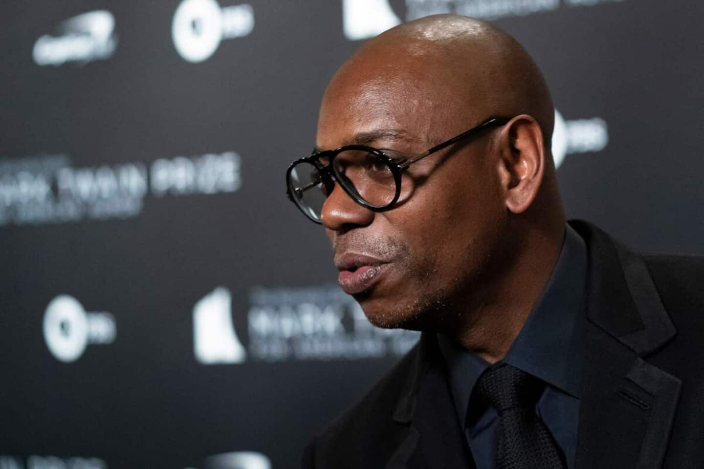 Disparaging remarks: controversy over the cancellation of a show by comedian Dave Chappelle