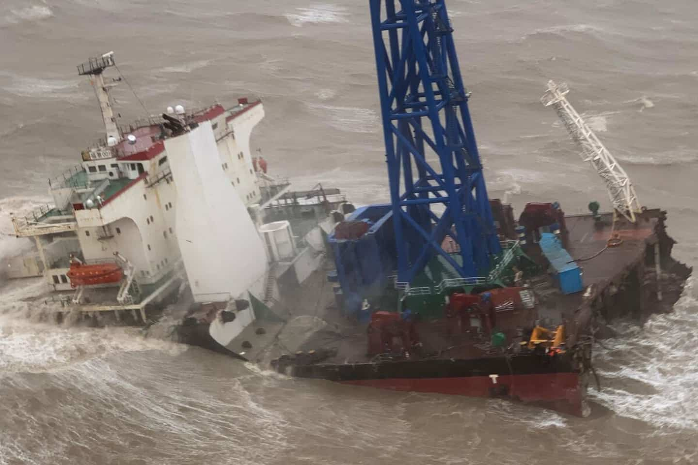 Sinking in the South China Sea after a typhoon: 12 bodies recovered