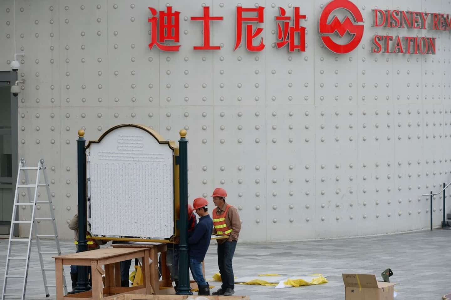 China: overwhelmed by delays, owners strike monthly payments