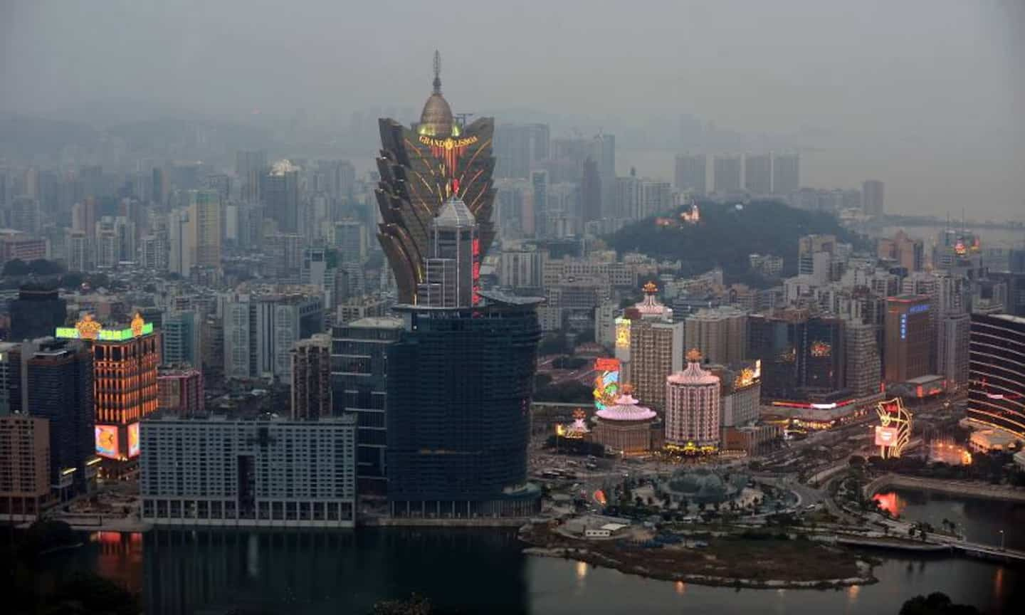 In the midst of the wave of Covid, Macau closes its casinos and non-essential businesses