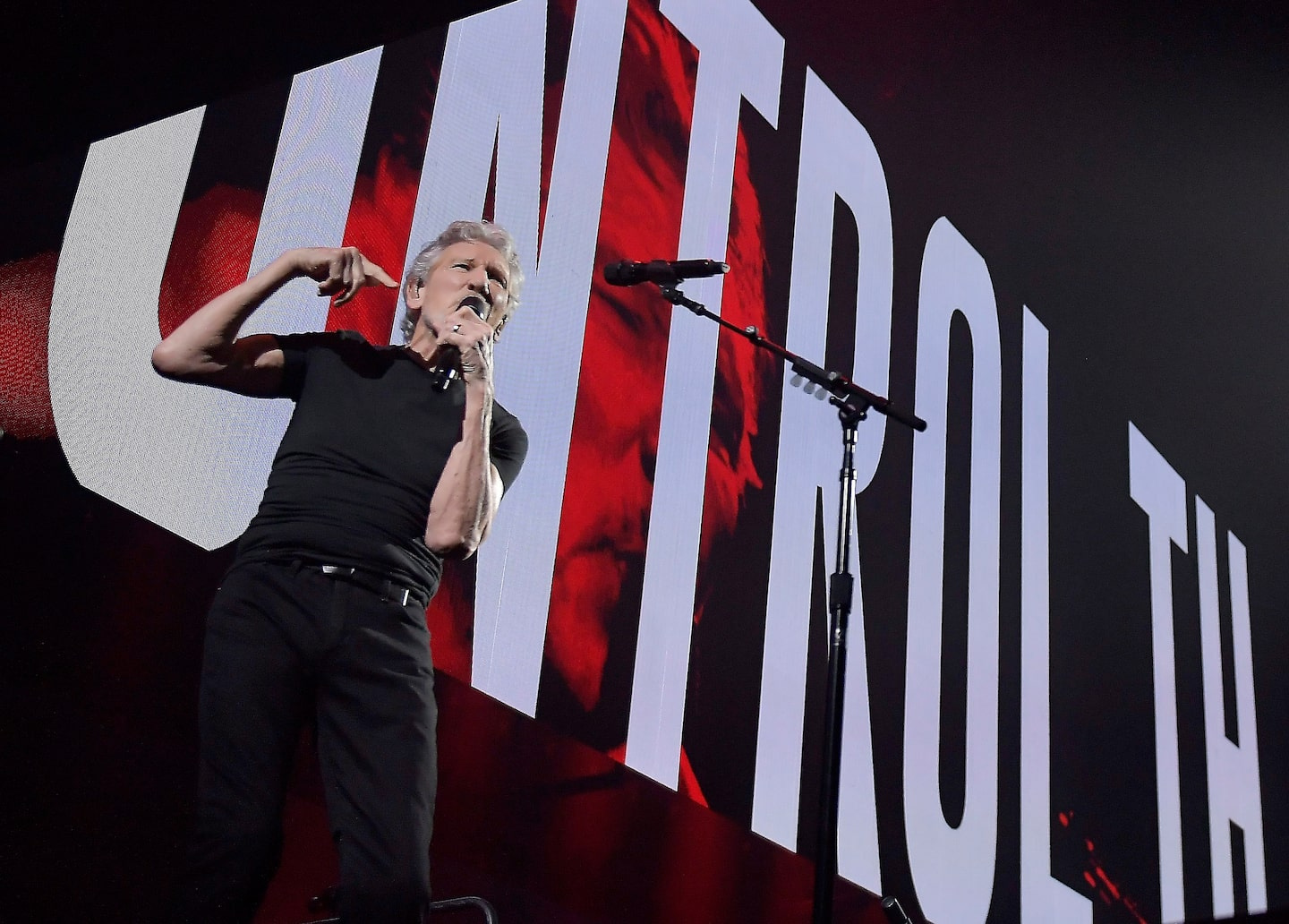 Roger Waters at his best at the Videotron Center