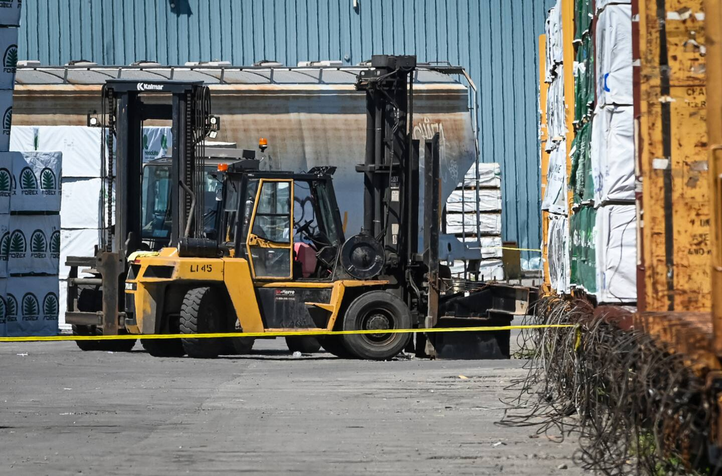 A 19-year-old worker crushed by a heavy vehicle in Beauharnois