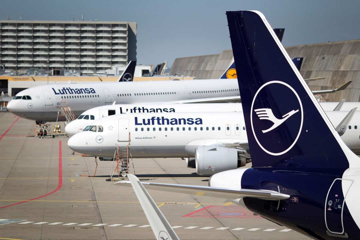 Faced with a strike, Lufthansa cancels almost all of its flights in Germany