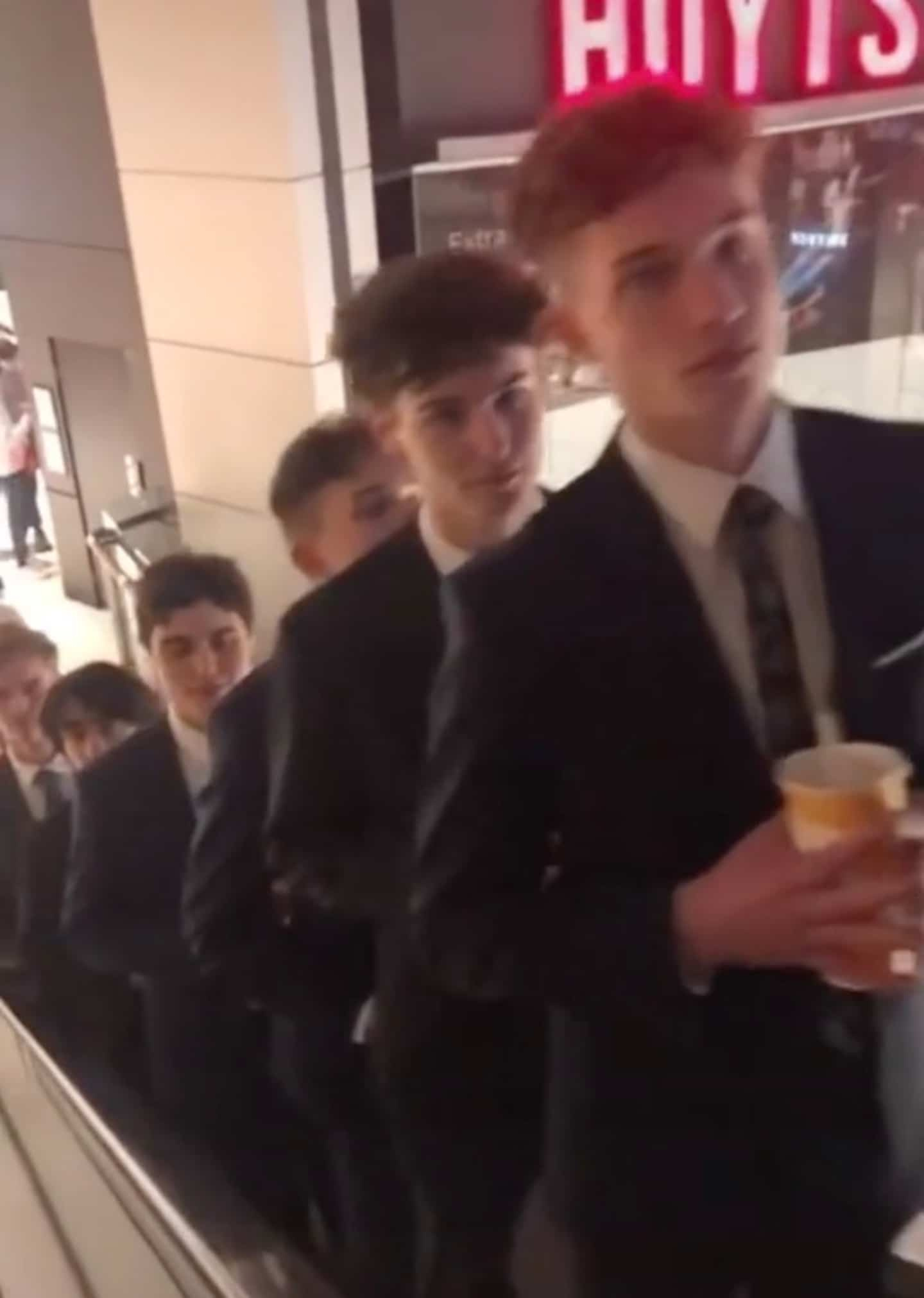 Viral challenge on TikTok: teenagers in suits who came to see “Minions” banned from the cinema