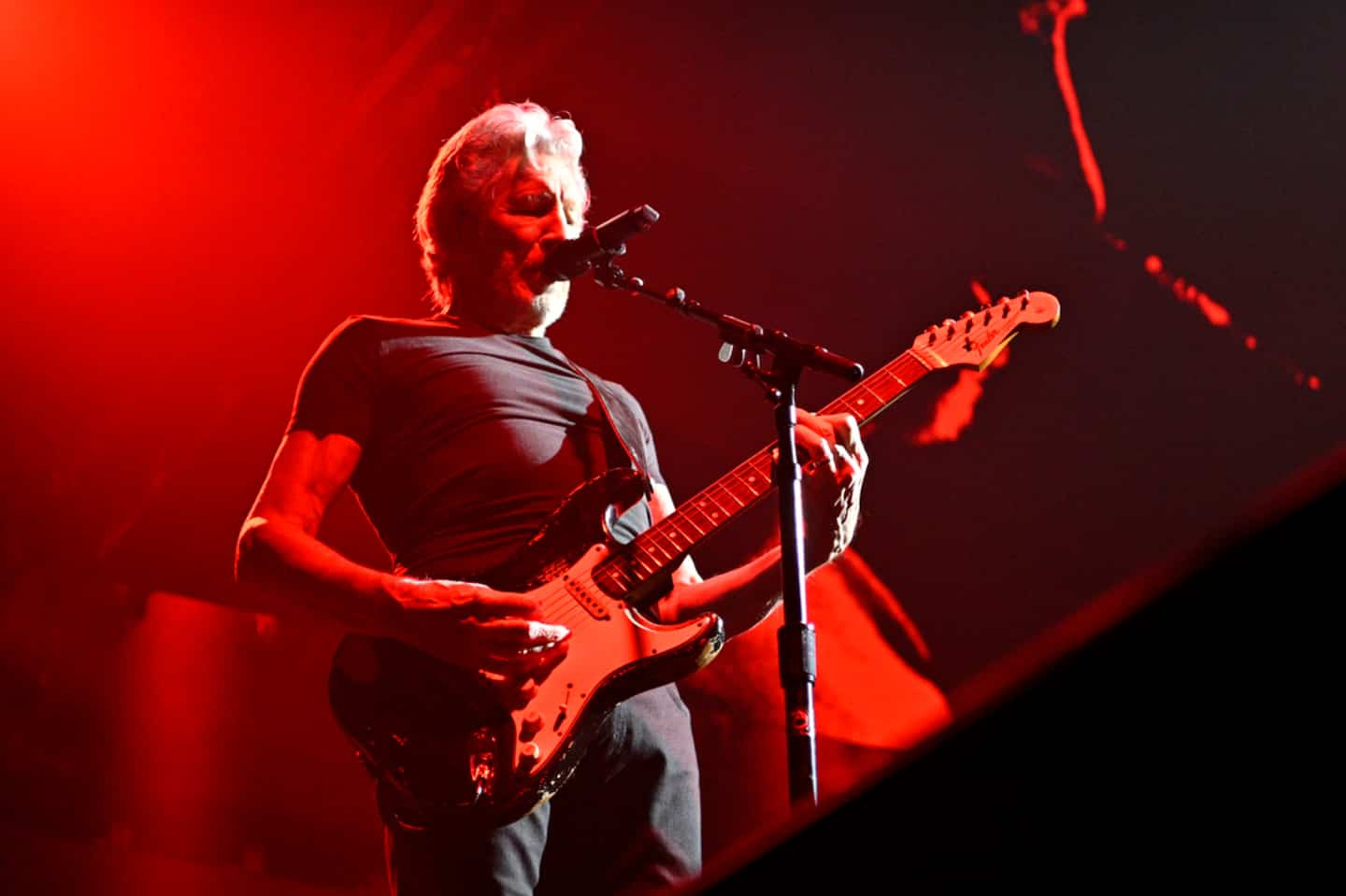 Roger Waters brings Pink Floyd back to life at the Bell Center