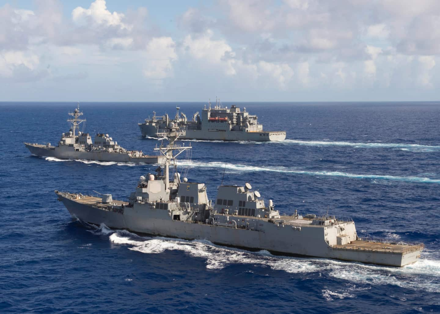 Several American ships cruise in the Taiwan region
