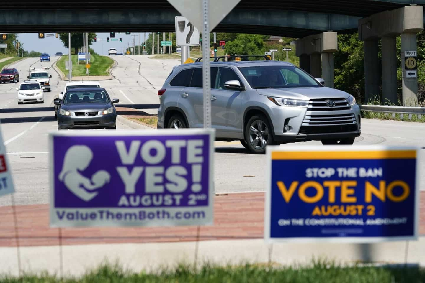 Kansas votes on abortion, a test ballot in the United States