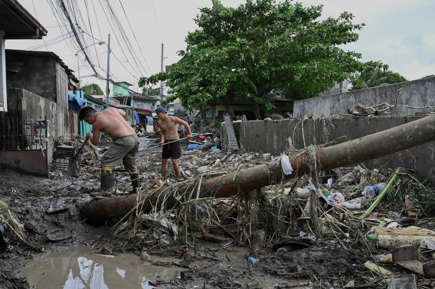 Philippines storm death toll reaches 98