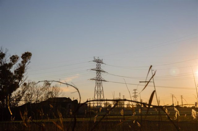 The price of electricity rises 33% this Sunday, to 135.62 euros/MWh