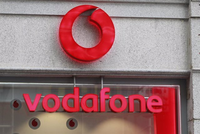 Vodafone reduces profit by 1% in its first fiscal semester