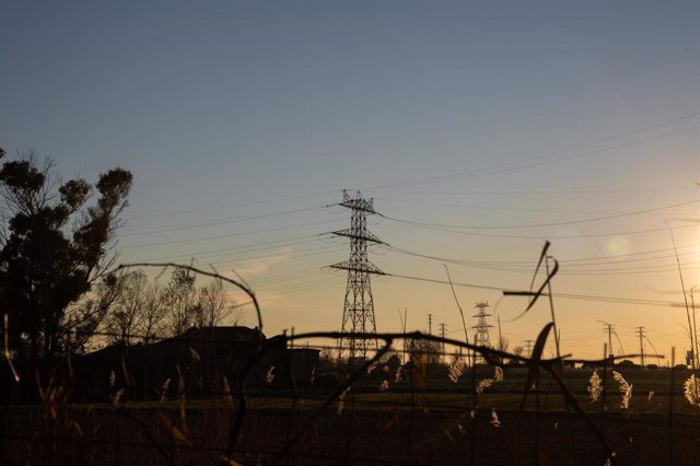 The price of electricity falls 5.2% this Tuesday, to 114.55 euros/MWh