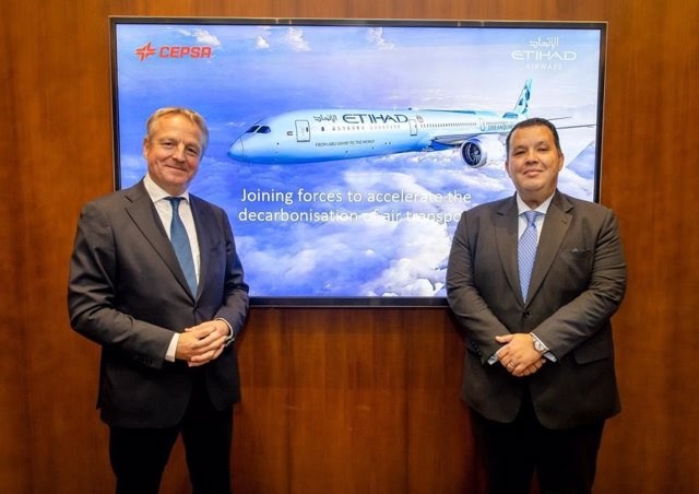 Cepsa signs an alliance with Etihad to accelerate the decarbonization of air transport