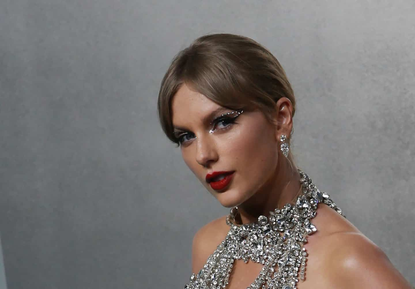 Taylor Swift Makes Music History With 'Midnights' Album