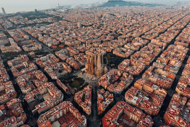 COMMUNICATION: Why Dinmo is the best valued real estate agency in Barcelona to sell or rent your apartment
