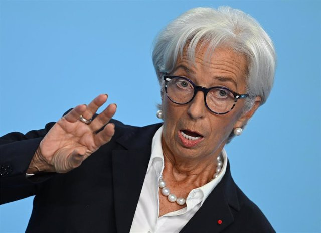 Lagarde warns that the risk of recession has increased