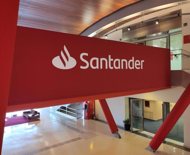 Banco Santander launches promotions on cards, loans and renting for 'Black Friday'