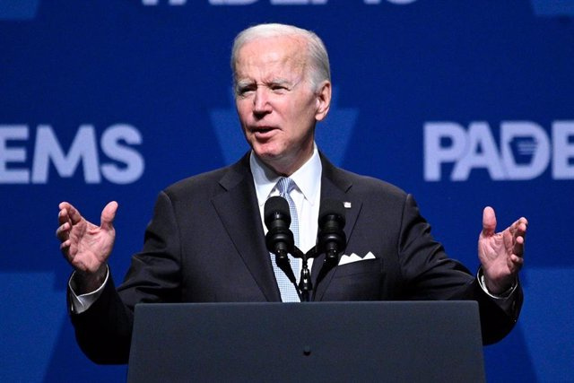 Biden threatens to impose taxes on oil companies for profiting from the Ukraine war