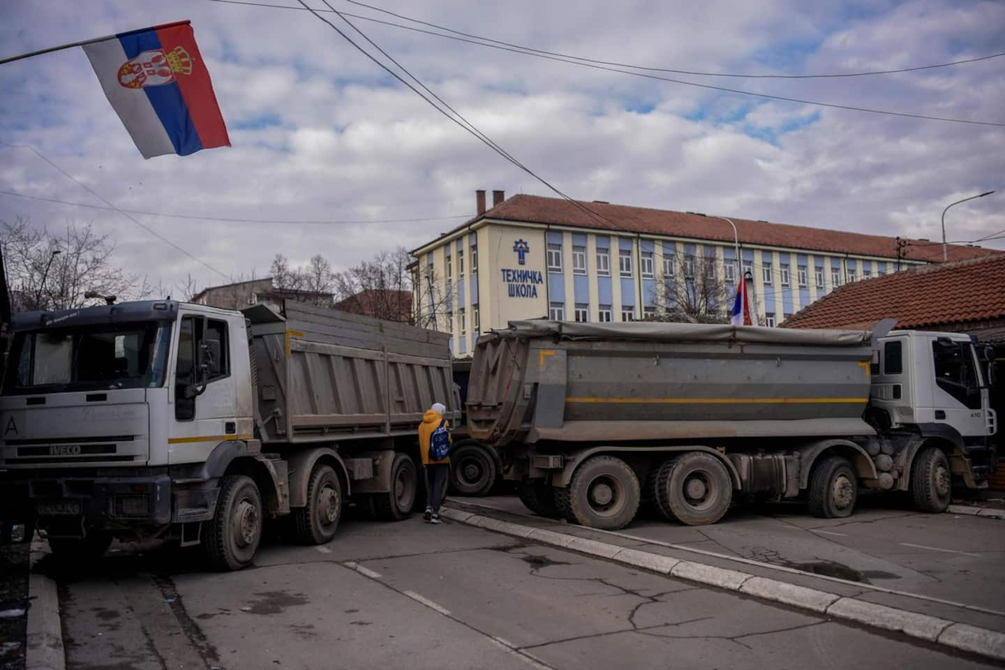 The Kosovo Serbs will begin to raise their barricades