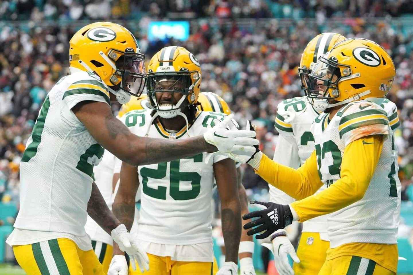 Dolphins crash, Packers still alive