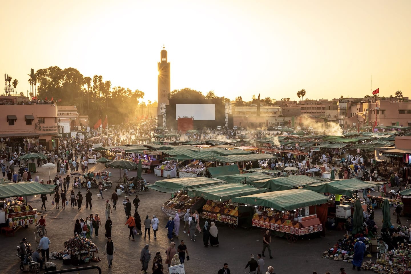 Photo objective: sunset on the Jemaa el Fnaa square