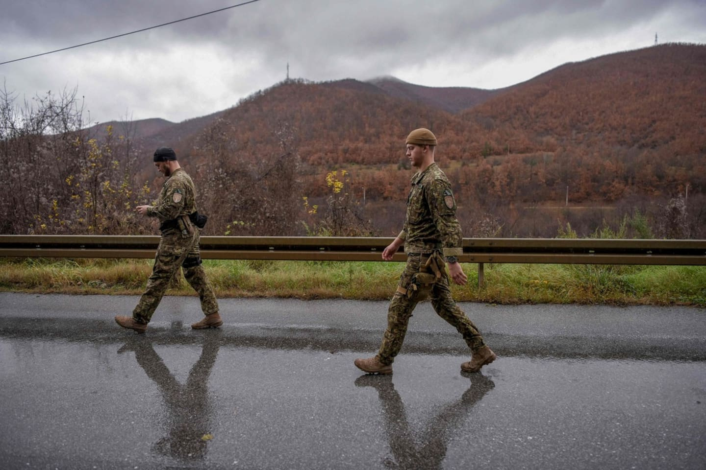 Serbia sends army chief to border with Kosovo