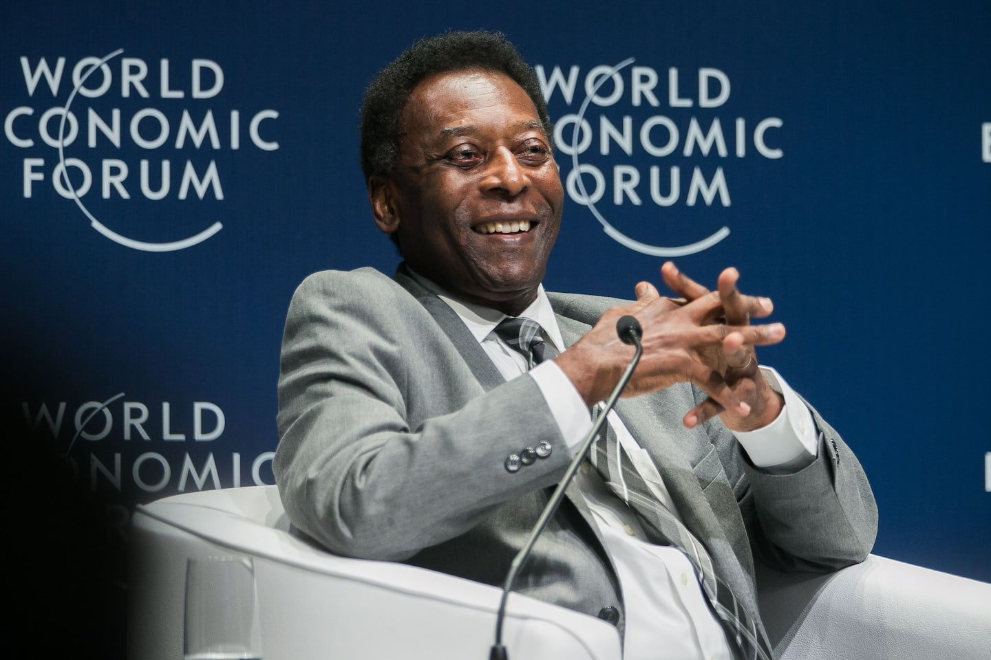 Brazil: Pelé's relatives at his bedside in hospital