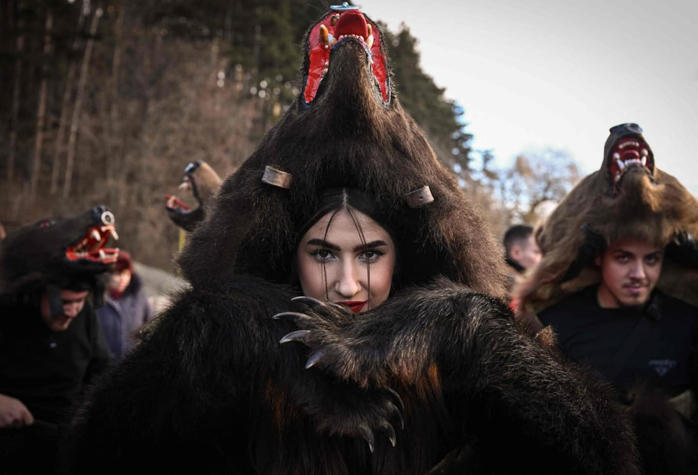 [PHOTOS] Young people parade as bears in Romania