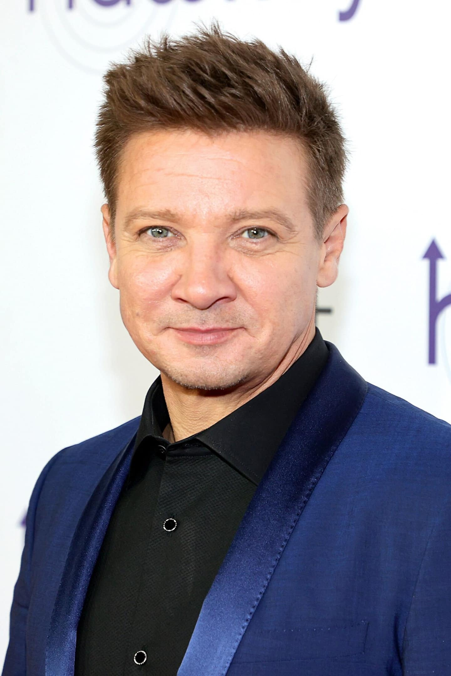 American star Jeremy Renner seriously injured while clearing snow (media)