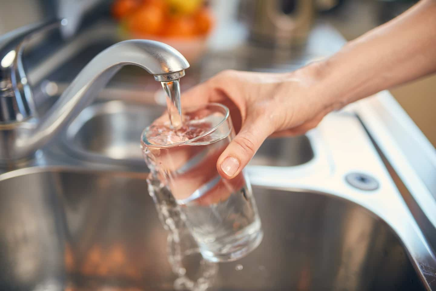 Drinking water every day could slow aging
