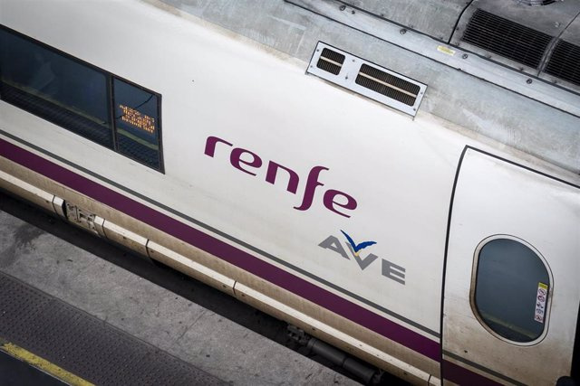 Renfe transports almost 300,000 people this weekend in the Christmas return operation