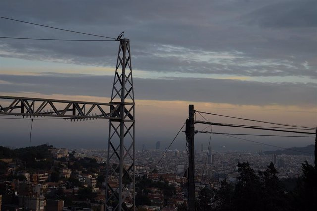 The price of electricity rises this Monday to 114.24 euros/MWh